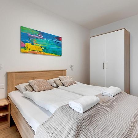 Apartament Nadmorskie Spektrum & Parking Gdańsk Exteriör bild